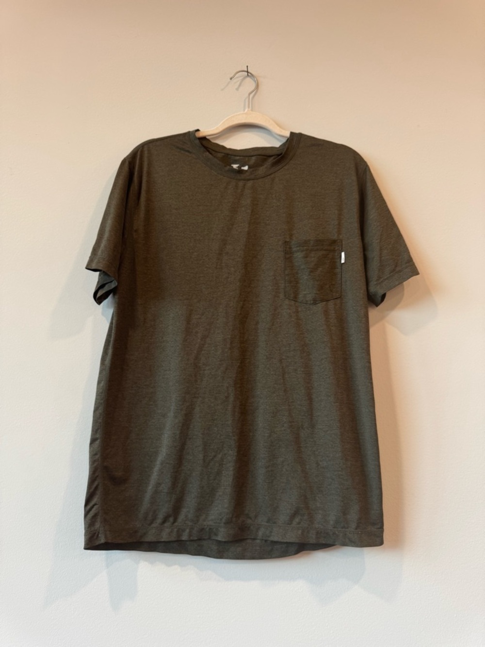 Vuori Olive Green Grey Crew Pocket Tee Men’s Medium M